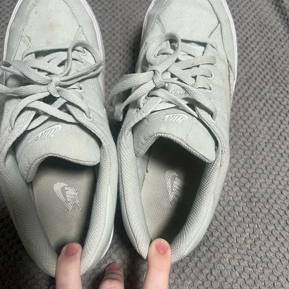 Nike Light Green Sneakers - Picture 3 of 4